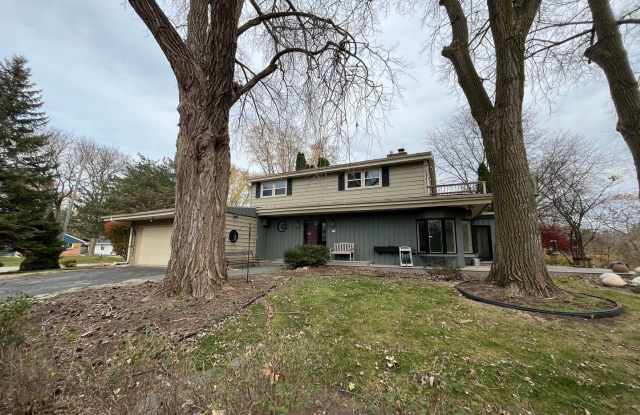 Riverside Spacious Single Family 4-Bedroom Home Gallery 1