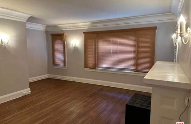 1025 Locust Ave unit: 2 photos photos