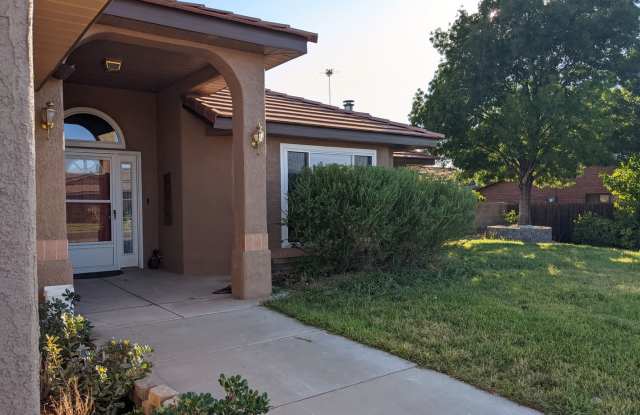 3 Bedroom Home In Great Location! Gallery 1