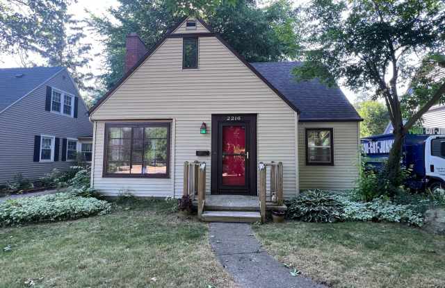 Recently Updated 2 Bedroom Home with Fenced in Backyard! photos photos
