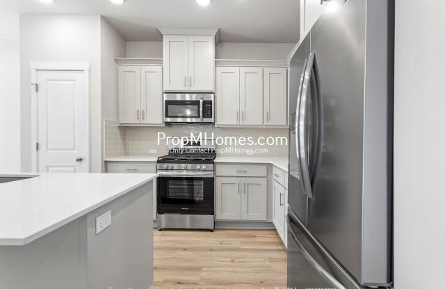 Lovely Luxury Townhome in South Cooper Mountain - DEPOSIT SPECIAL - 18215 Southwest Aspen Butte Street, Beaverton, OR 97007