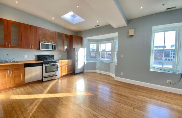 Bright  Modern 4th Floor Penthouse with Private Roof Deck – 2 Bed | 1 Bath | 840 Sq Ft photos photos