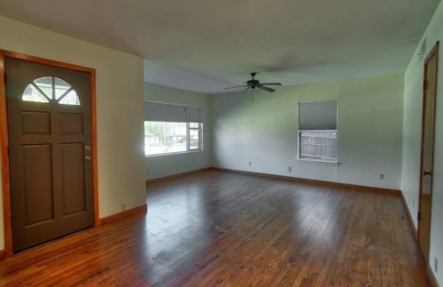 2318 Elmwood Boulevard Gallery 3