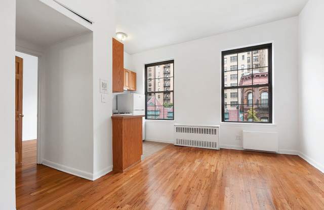 330 W 85th St Apt 4A Gallery 1