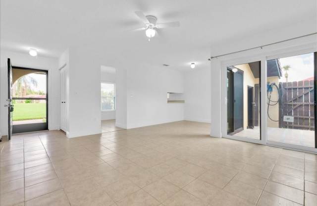475 HUNTER Circle Gallery 4