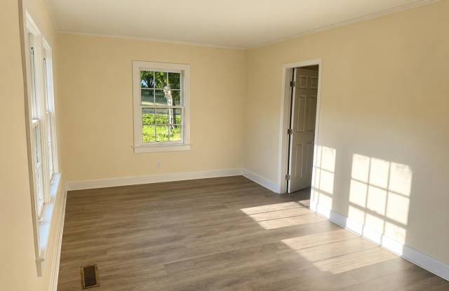 1105 PINEVIEW ROAD Gallery 2