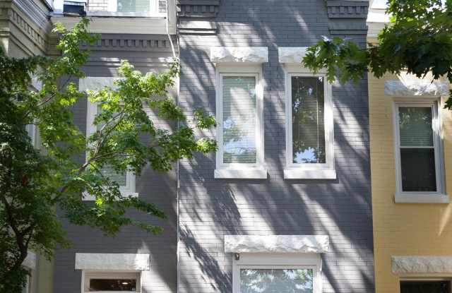 421 15TH STREET SE Gallery 2