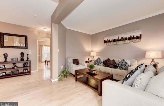5290 GUNSTON HALL DR Gallery 2