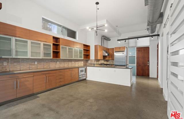 1152 N La Cienega Blvd - 1152 North La Cienega Boulevard, West Hollywood, CA 90069