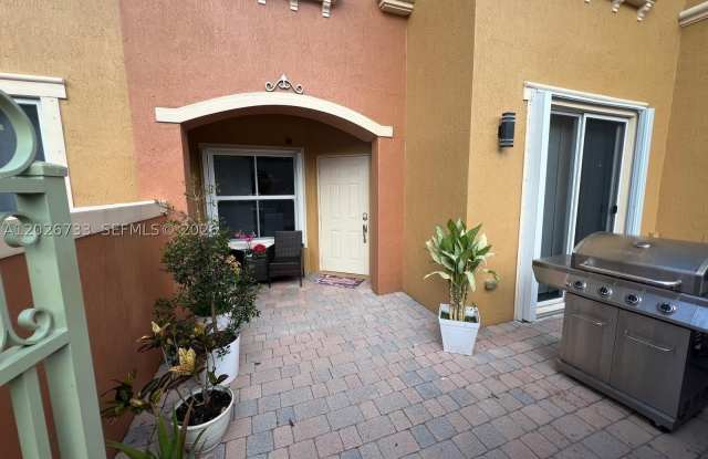 943 SW 143rd Ter Gallery 3