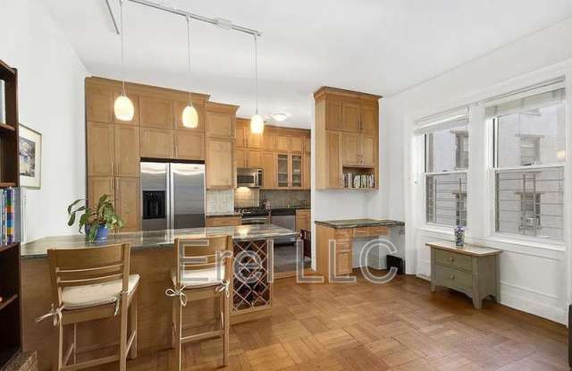440 Riverside Dr Gallery 2