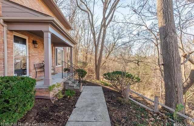 1039 N Old Woodward Avenue Gallery 2