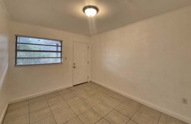 1726 W Chestnut St Apt B Gallery 3