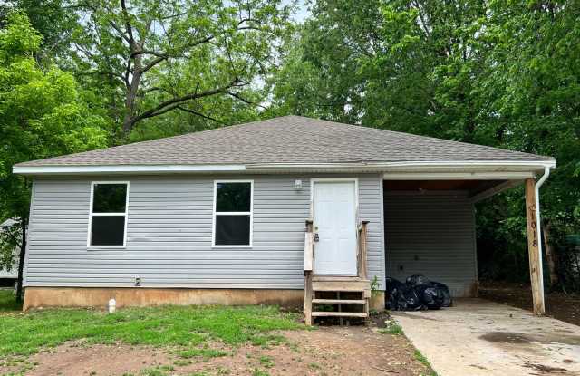 3 Bed 2 Bath House - 1018 South Golden Avenue, Springfield, MO 65802