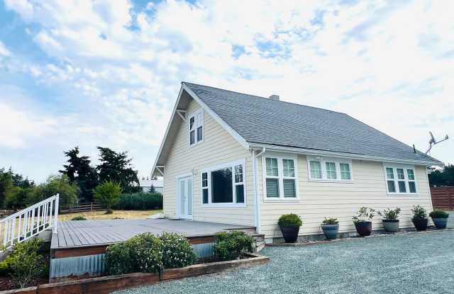Beautiful 2 bedroom, + office/bonus room in Bayview with a view photos photos