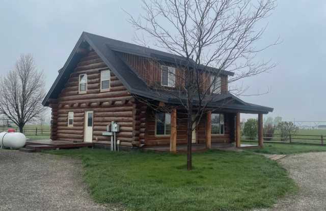 Charming Log Home For Rent with Large Shop & Spacious Yard photos photos