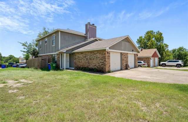 201 S Las Vegas Trail - 201 South Las Vegas Trail, White Settlement, TX 76108 201 S Las Vegas Trail - 201 South Las Vegas Trail, White Settlement, TX 76108