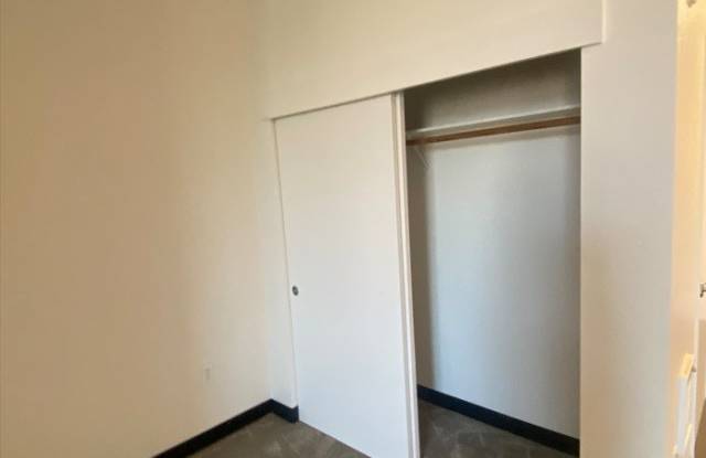 Miley Gardens at Eastmont - 55+ Senior Affordable Gallery 3