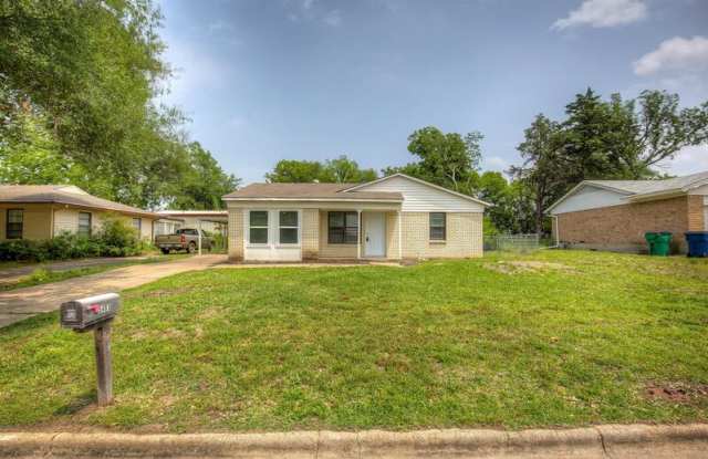 Roberts St 5403 - 5403 Roberts Street, Greenville, TX 75402