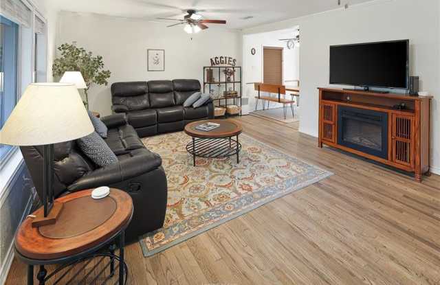 1017 Winding Road Gallery 4