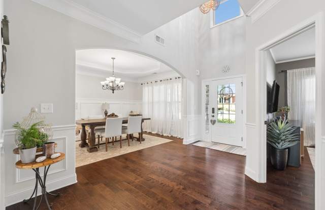 Spacious & Inviting Home in a Convenient Location Gallery 4
