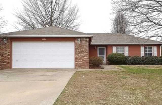 3 Bedroom, 2 Bathroom Newly Renovated Home- **ASK ABOUT OUR CASHLESS SECURITY DEPOSIT OPTION** Gallery 1