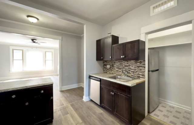 1220 Rosemont Gallery 3