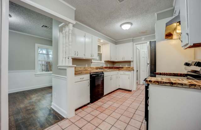 Freshly Updated 3 Bedroom House Gallery 4