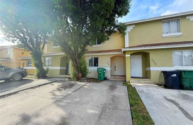 2265 NW 136th Ter photos photos