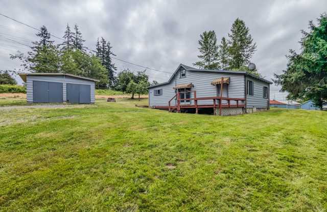Charming 2 bed, 1 bath home with spacious yard and shop for ample storage! photos photos