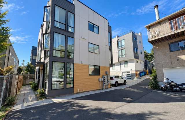 Maple Leaf Townhome Gallery 1