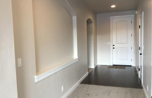 5613 W. Kincreag St Gallery 3