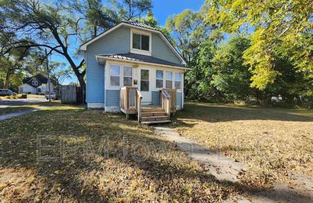 330 Cottage Street - 330 Cottage Street, Waterloo, IA 50703