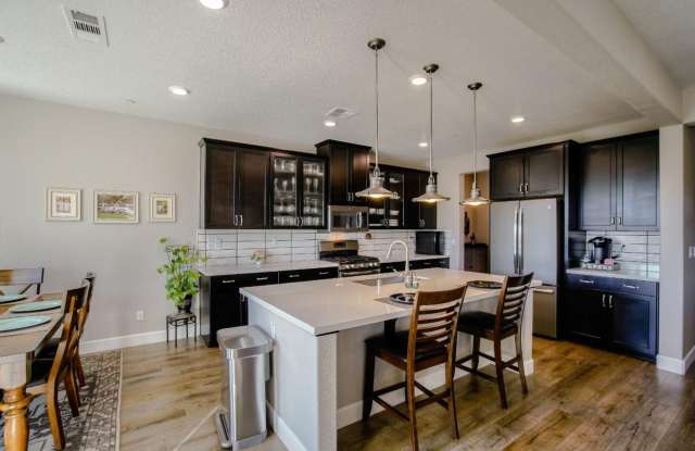 Model-Home Luxury Roseville Showpiece Home Gallery 3