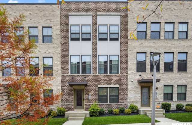 Spacious 4BR 3BA Townhome photos photos