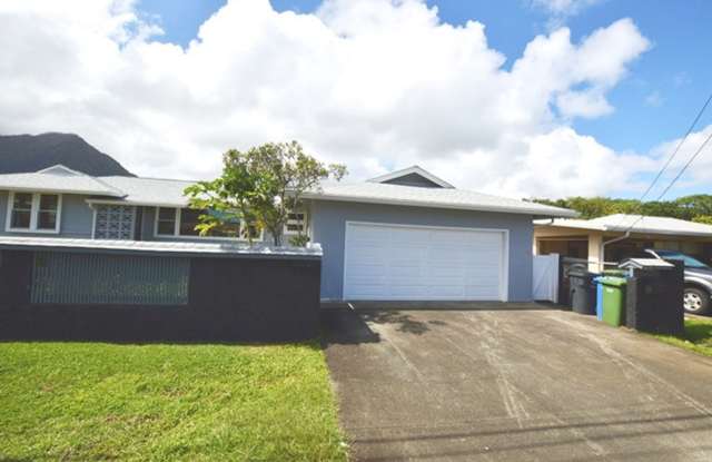 Puohala Village - 3 bed, 1.5 bath with bonus den, laundry room, office/workshop, 2 car garage Gallery 4