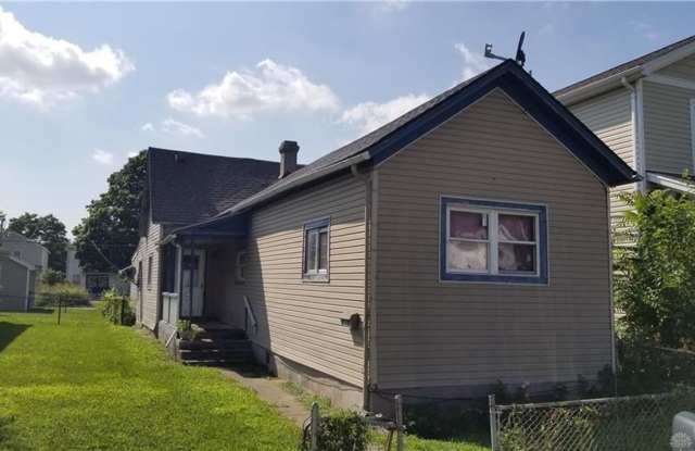 Great 3 bedroom 1 bath house for rent! - 613 Steele Avenue, Dayton, OH 45410