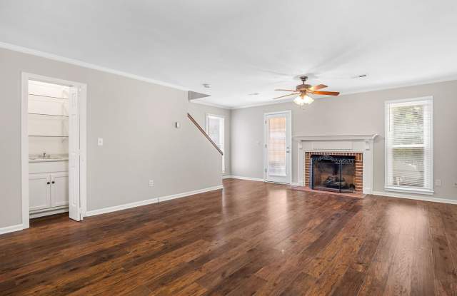 Cozy 3 Bedroom, 2.5 Bath Town Home with 2 Car Garage in Taylors, SC! - 12 Corbin Court, Taylors, SC 29687