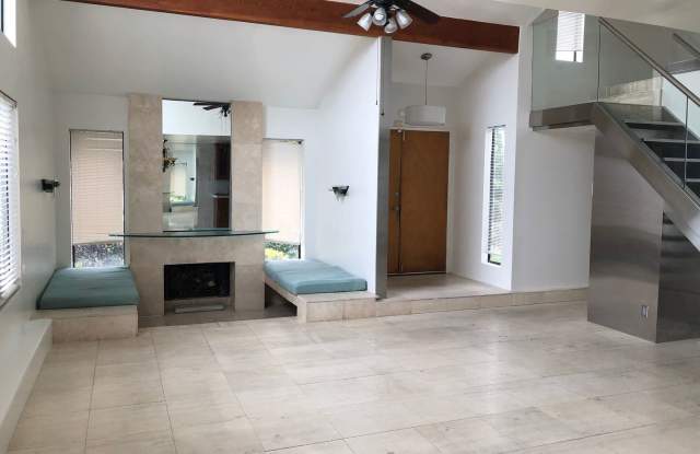 3334 Sunset Lane Gallery 2