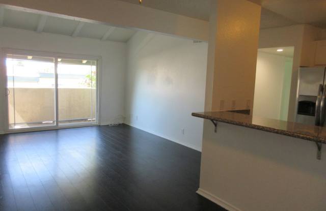 Duggan Property Management, Inc presents, Granada Hills Condo on Woodley. Gallery 3