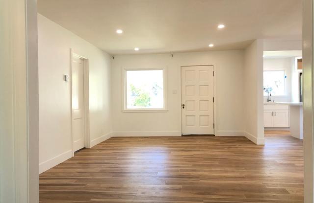 814 N Signal Gallery 3