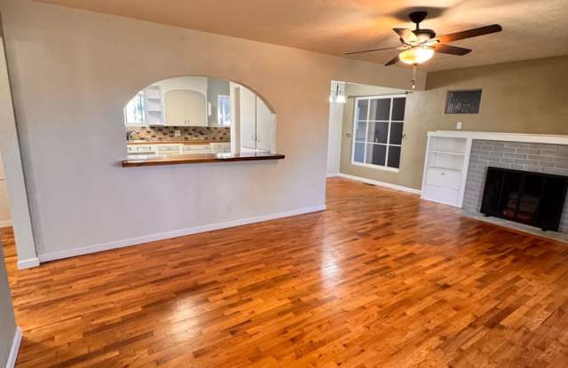 Hucrest 3 bedroom 1 bath home with garage Gallery 4