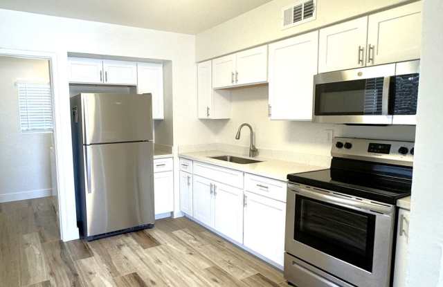 738 W Pepper Pl photos photos