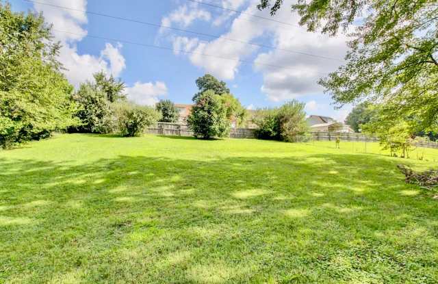 AVAILABLE NOVEMBER 1st! 4 Bedroom, 2.5 Bath Home off Dunbar Cave Rd! Gallery 4