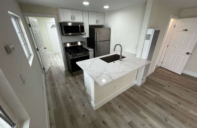 Remodeled 2 bedroom 1 bath Detached House photos photos