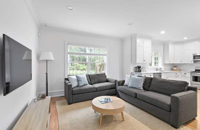 20 Pleasant Lane Gallery 2