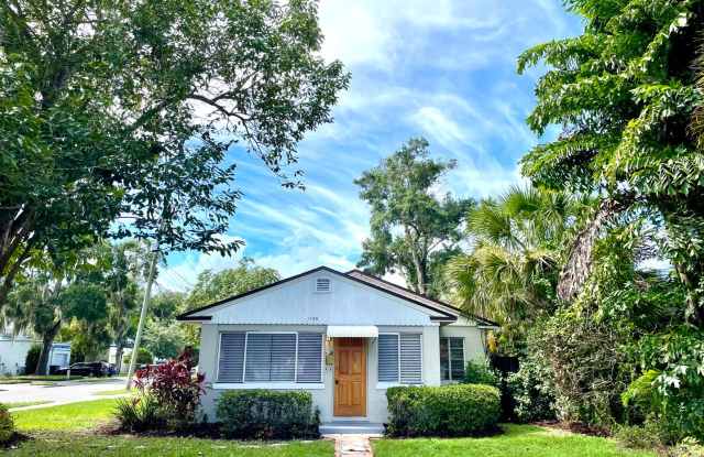 Just Listed! Large 1/1 Winter Park Home with Fenced Yard, Washer/Dryer & Lawncare Included Gallery 1
