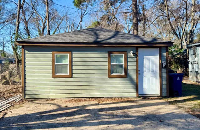 Discover 1501 ½ Clover Street! photos photos