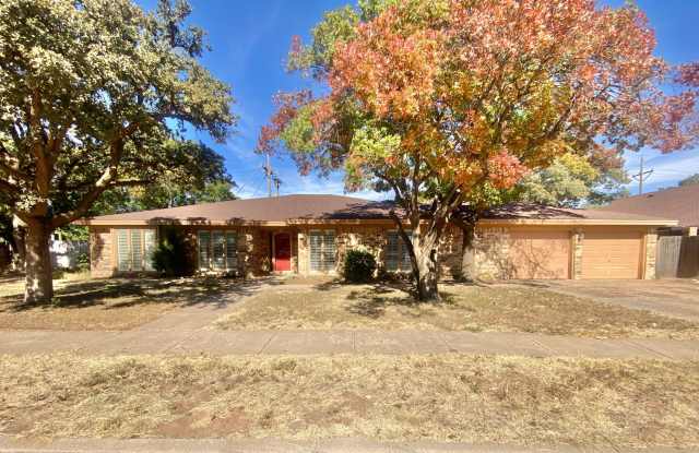 Great 5 bedroom home near LCU now available - 5414 17th Place, Lubbock, TX 79416