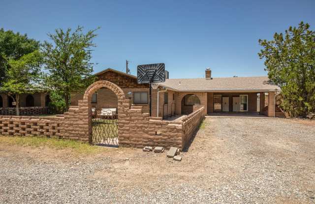 Spacious 3 bedroom 2 bath with Solar Panels photos photos